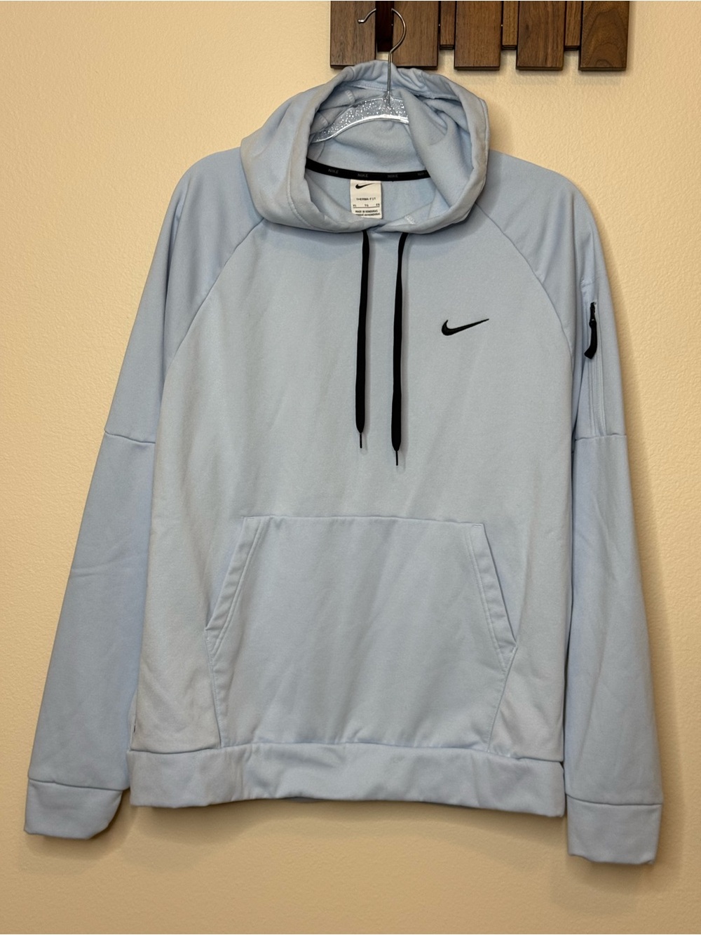 Nike Men’s Light Blue Pullover Hoodie with Black Accents size XL
